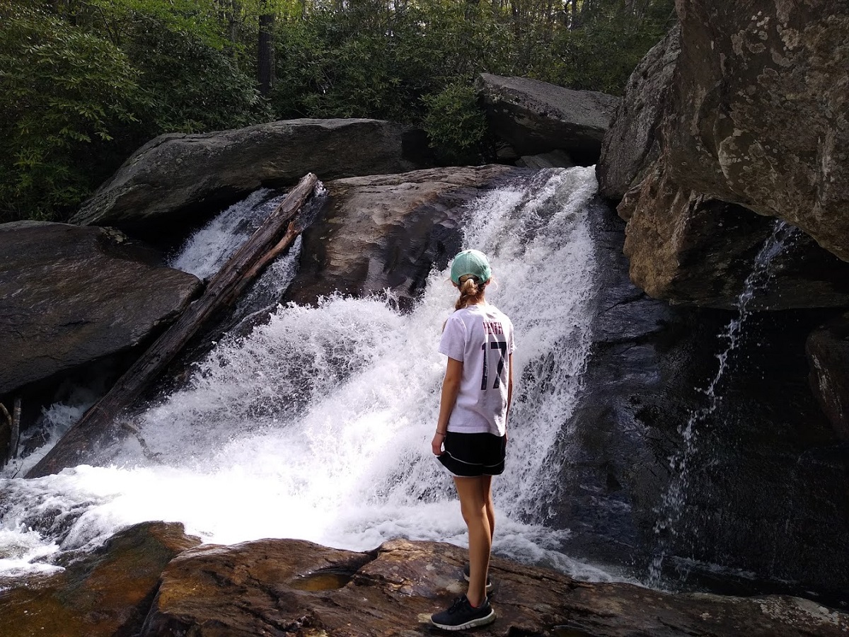 3 FamilyFriendly Waterfall Hikes in Western North Carolina KÜHL Blog